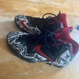 Lebron 11 Graffiti, Limited Edition, Size 5.5 boys